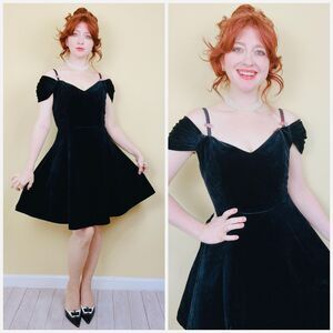 1980s Vintage Black Velour Off Shoulder Dress / 80s / Eighties Medium